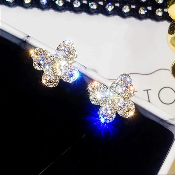 New Women’s Yellow Gold Diamond Butterfly Earrings - Picture 2 of 3